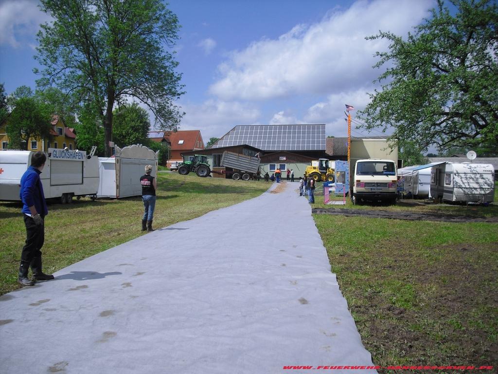 Festzelt Einrichten 27.05.2010 013