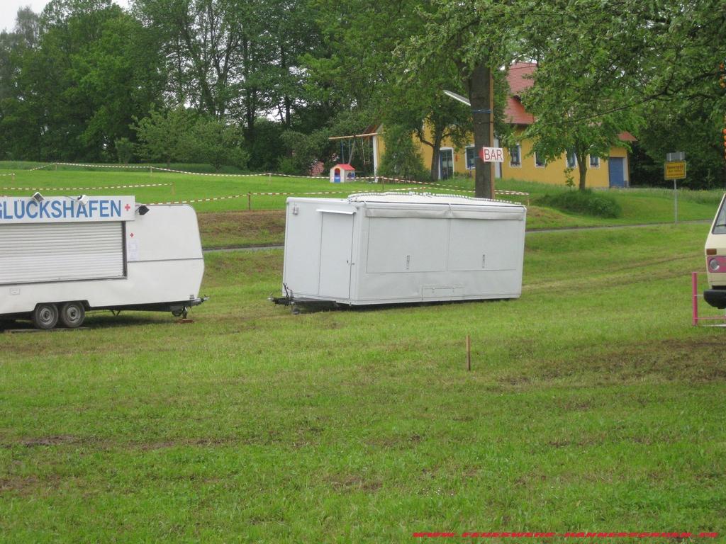 Festzelt Einrichten 27.05.2010 003