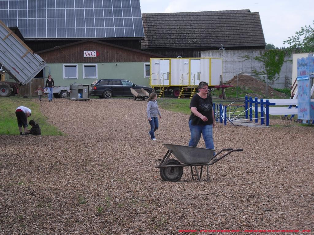 Festzelt Einrichten 27.05.2010 044