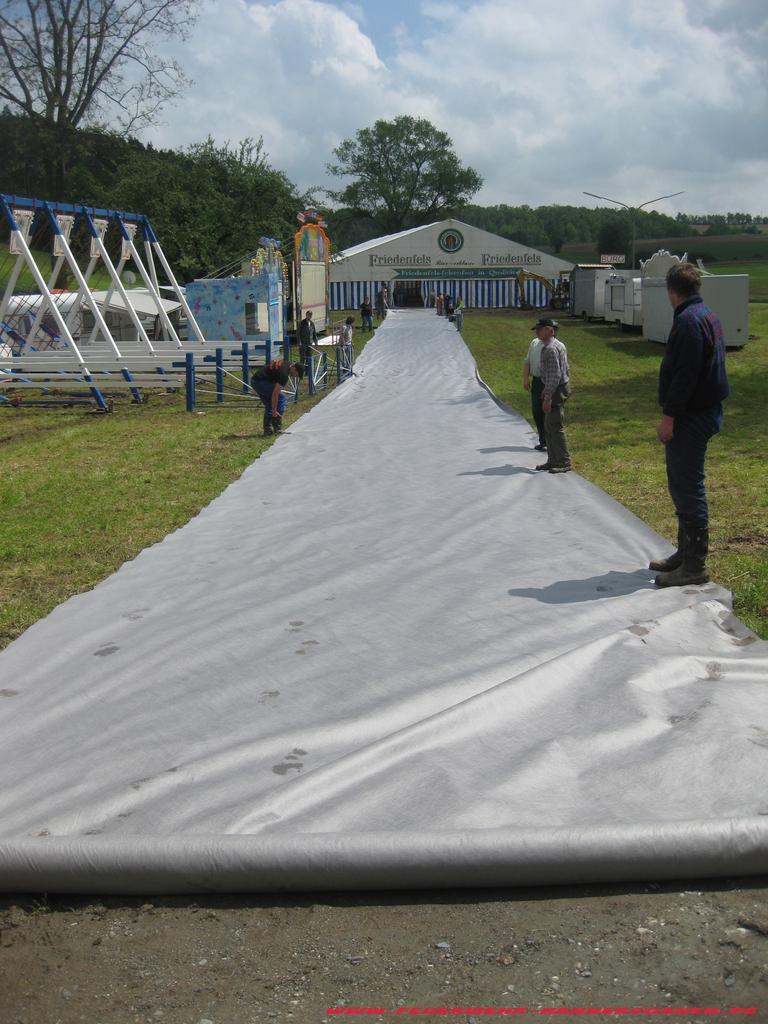 Festzelt Einrichten 27.05.2010 011