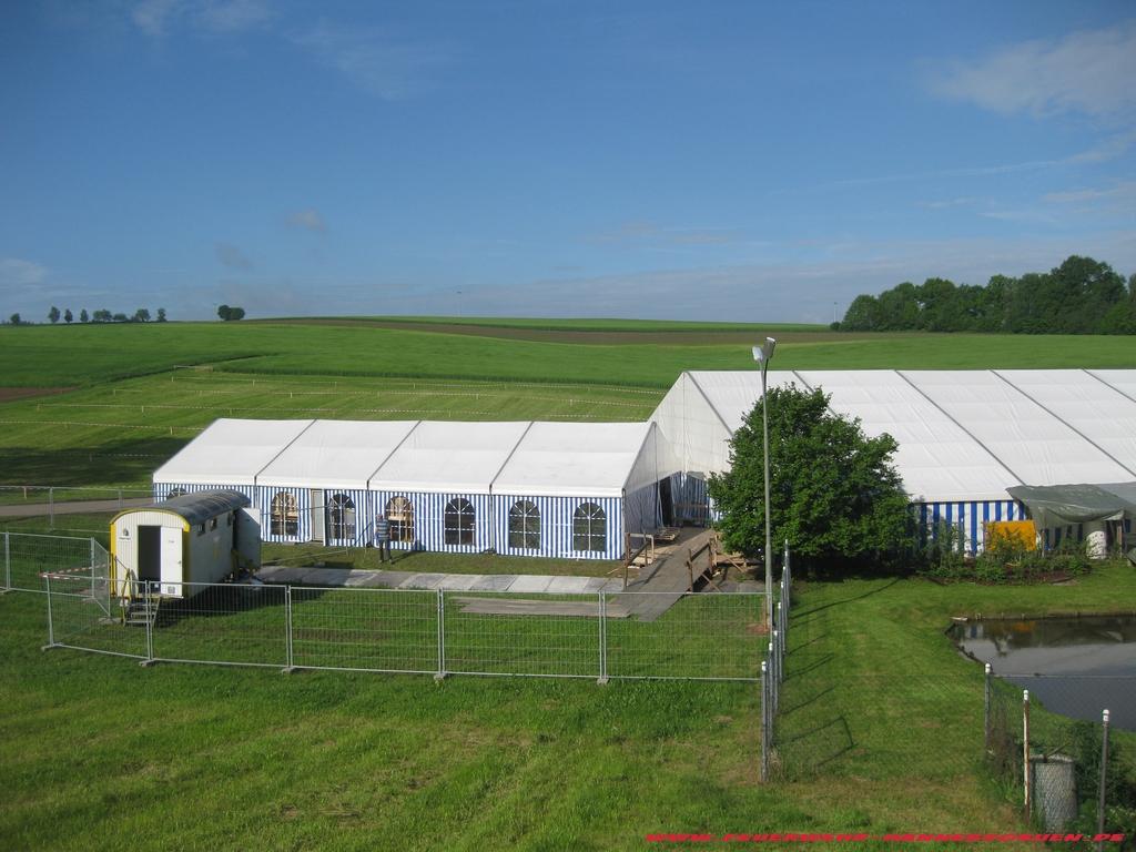 Festzelt Einrichten 28.05.2010 000