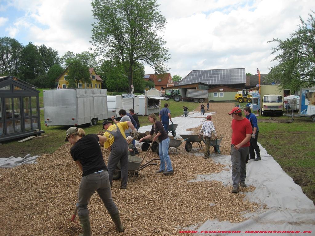 Festzelt Einrichten 27.05.2010 024