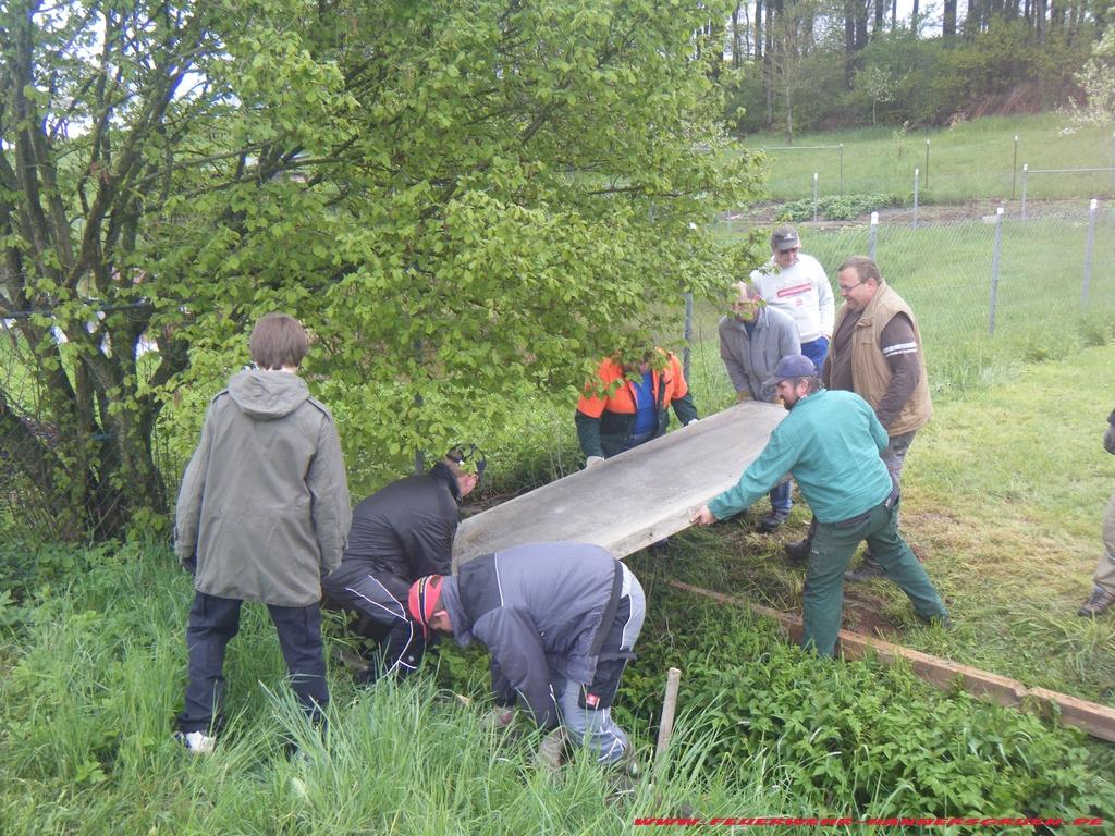 Arbeitseinsatz Festplatz 15.05.2010 002