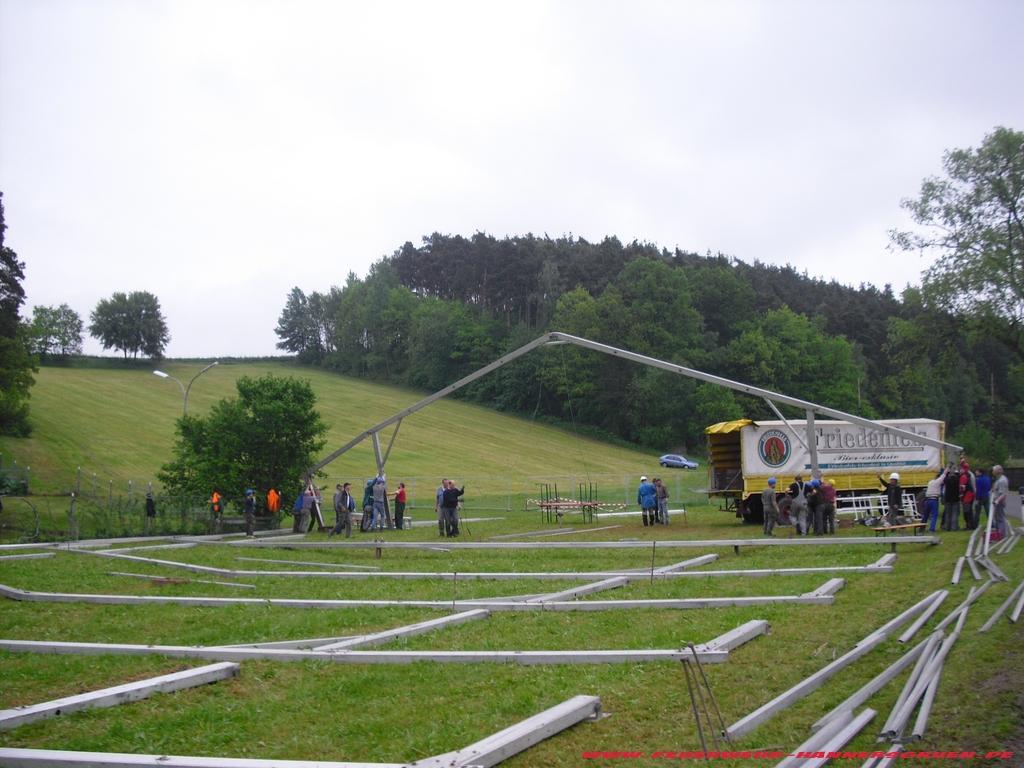 Zeltaufbau 26.05.2010 016