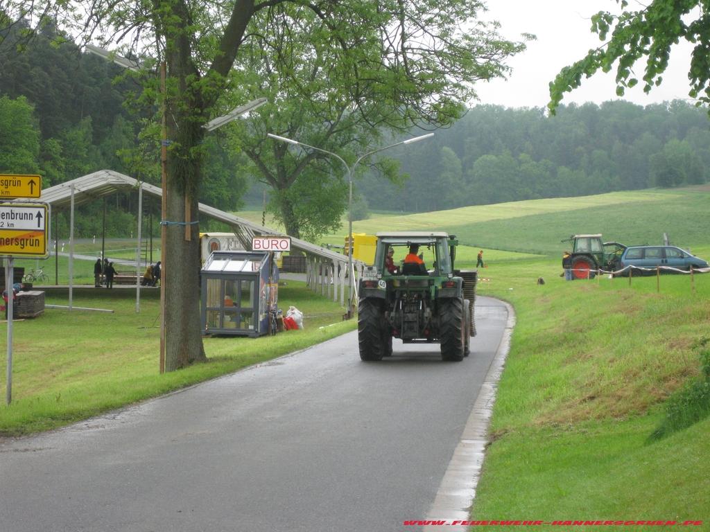 Zeltaufbau 26.05.2010 044