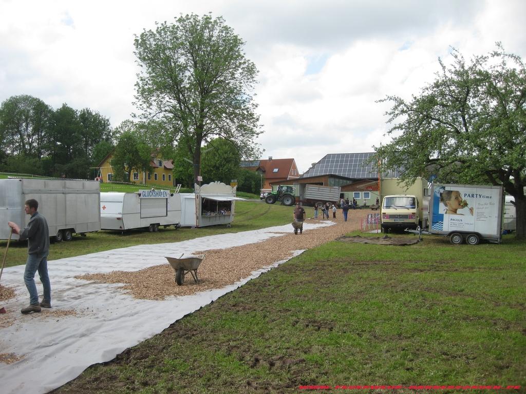 Festzelt Einrichten 27.05.2010 021