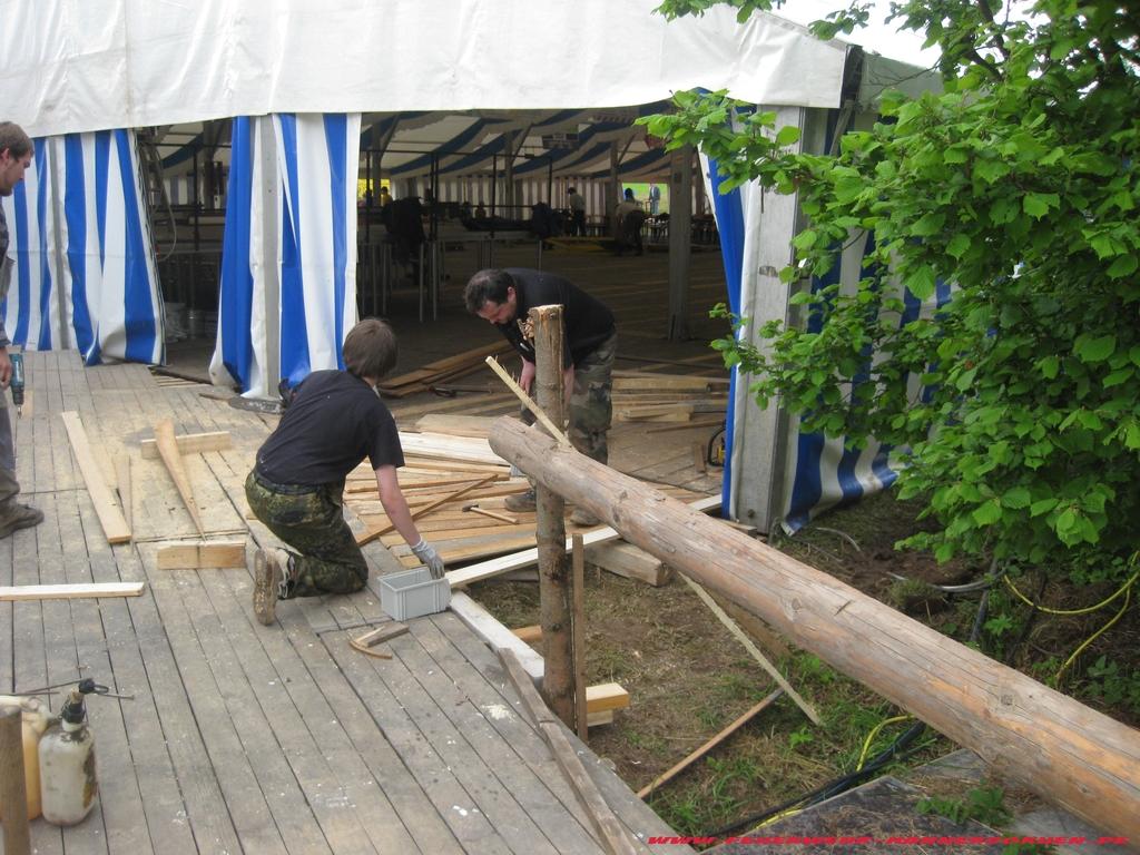 Festzelt Einrichten 27.05.2010 035